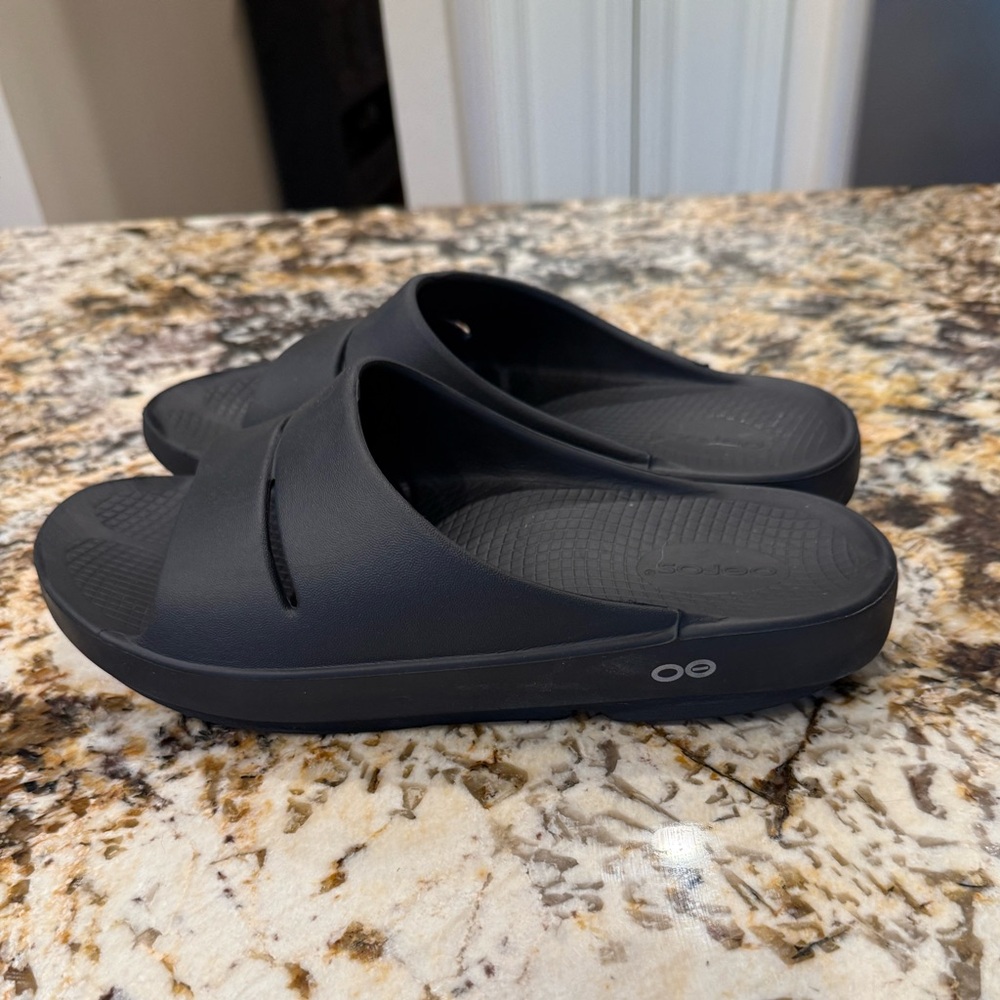 OOFOS OOahh Slide recovery sandals size M9 W11